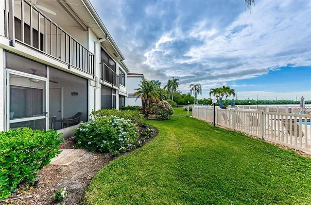 $2,000 | 6365 Bahia Del Mar Boulevard South, Unit 114, St. Petersburg, FL 33715