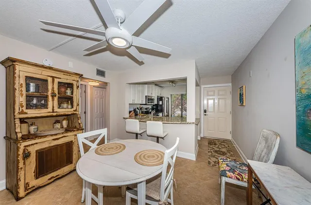 $2,000 | 6365 Bahia Del Mar Boulevard South, Unit 114, St. Petersburg, FL 33715