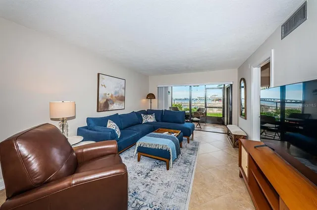 $2,000 | 6365 Bahia Del Mar Boulevard South, Unit 114, St. Petersburg, FL 33715