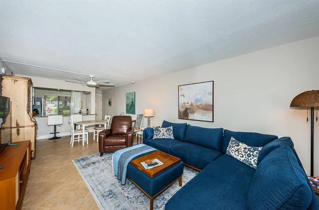 $2,000 | 6365 Bahia Del Mar Boulevard South, Unit 114, St. Petersburg, FL 33715