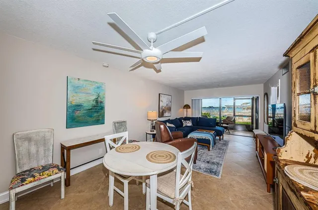 $2,000 | 6365 Bahia Del Mar Boulevard South, Unit 114, St. Petersburg, FL 33715