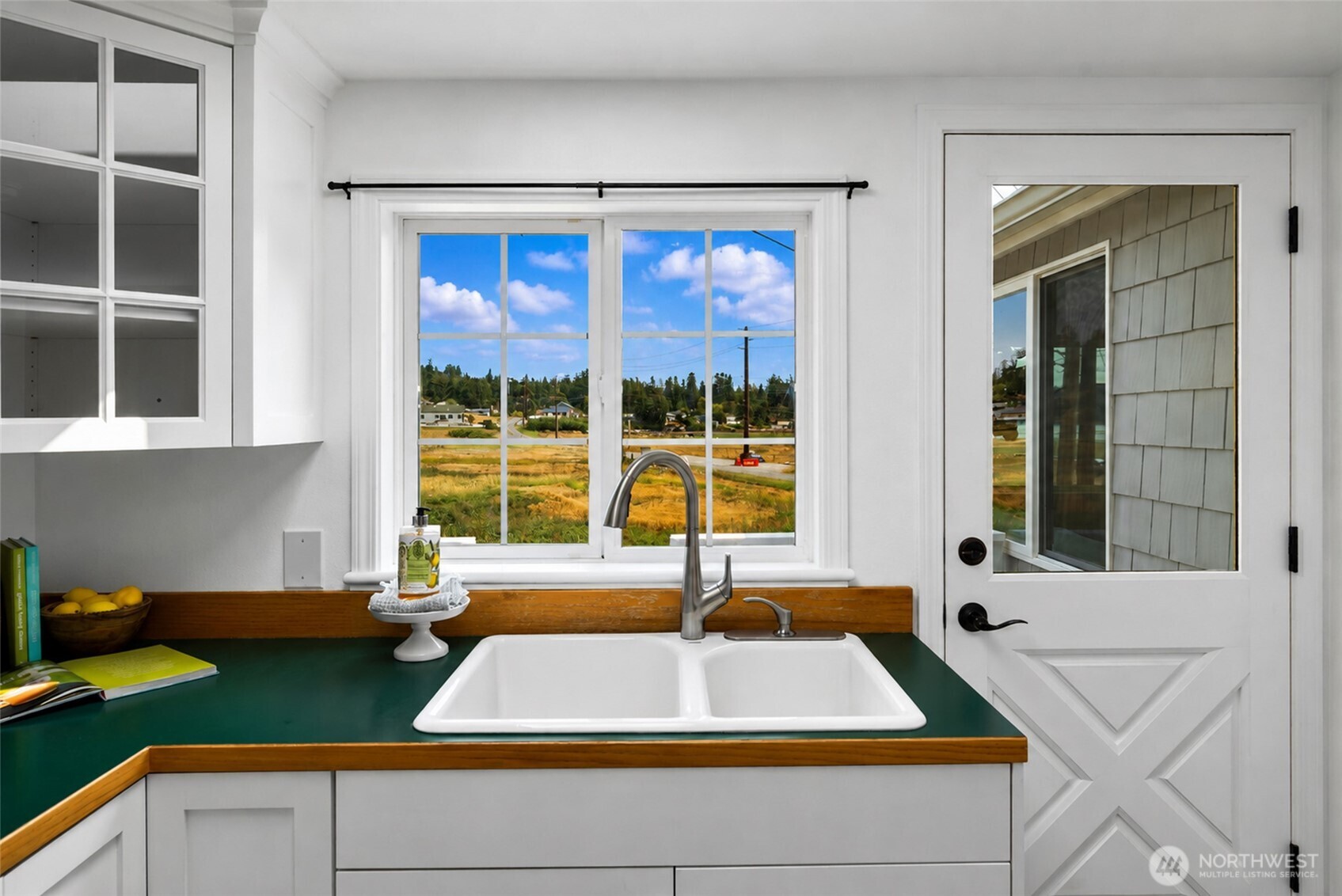 13327 Satterlee Road Anacortes, WA 98221 - Photo 7 of 38 Gallery Image 7