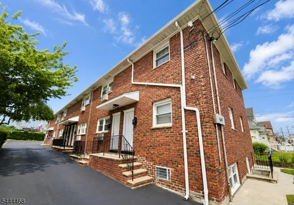 $1,800 | 40 Stuyvesant Avenue, Unit 4, Lyndhurst, NJ 07071