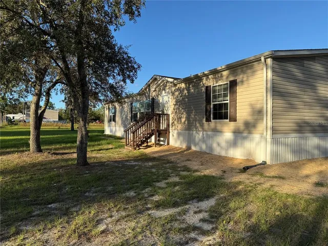 a view of a back yard of the house