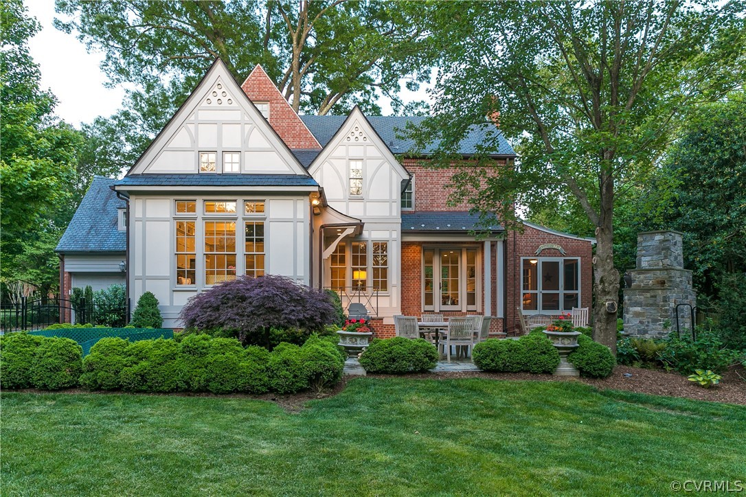 14 Roslyn Road Richmond, VA 23226 - Photo 41 of 49 a front view of a house with a yard and green space