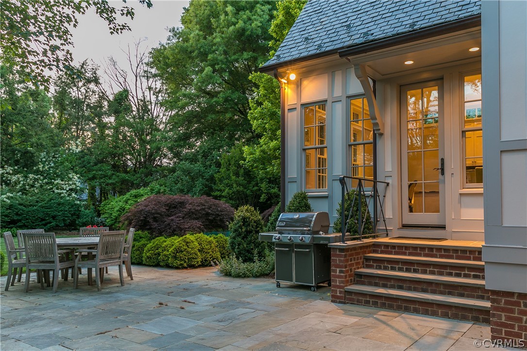 14 Roslyn Road Richmond, VA 23226 - Photo 43 of 49 a view of patio with chairs and tables