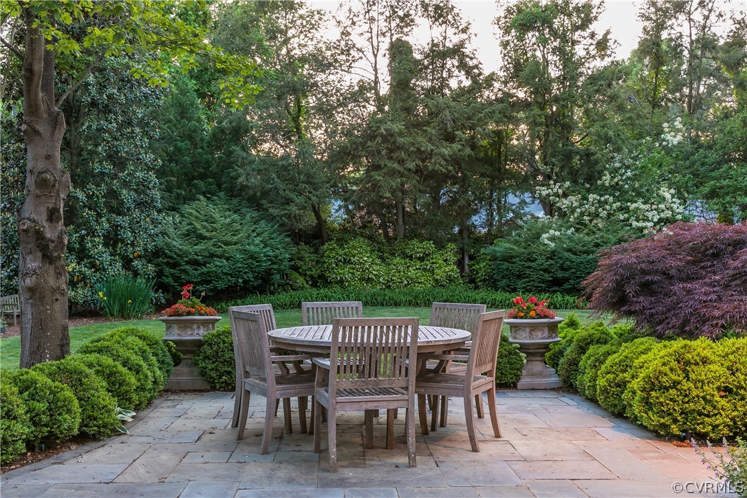 14 Roslyn Road Richmond, VA 23226 - Photo 45 of 49 a view of a chairs and table in the back yard of the house