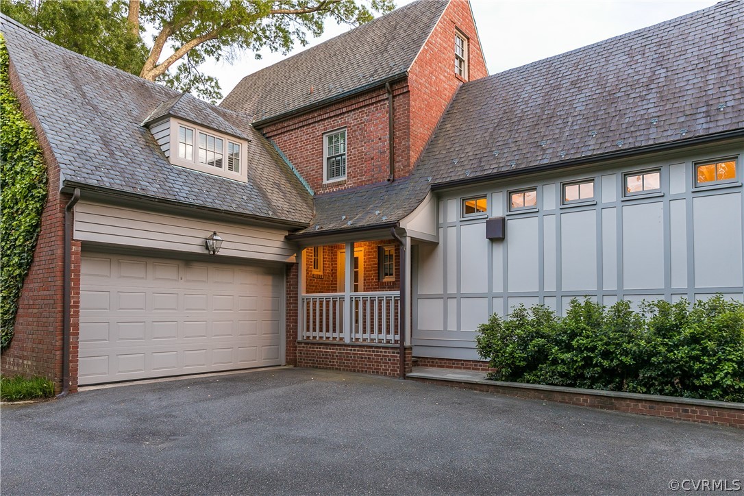 14 Roslyn Road Richmond, VA 23226 - Photo 47 of 49 a front view of a house with entryway