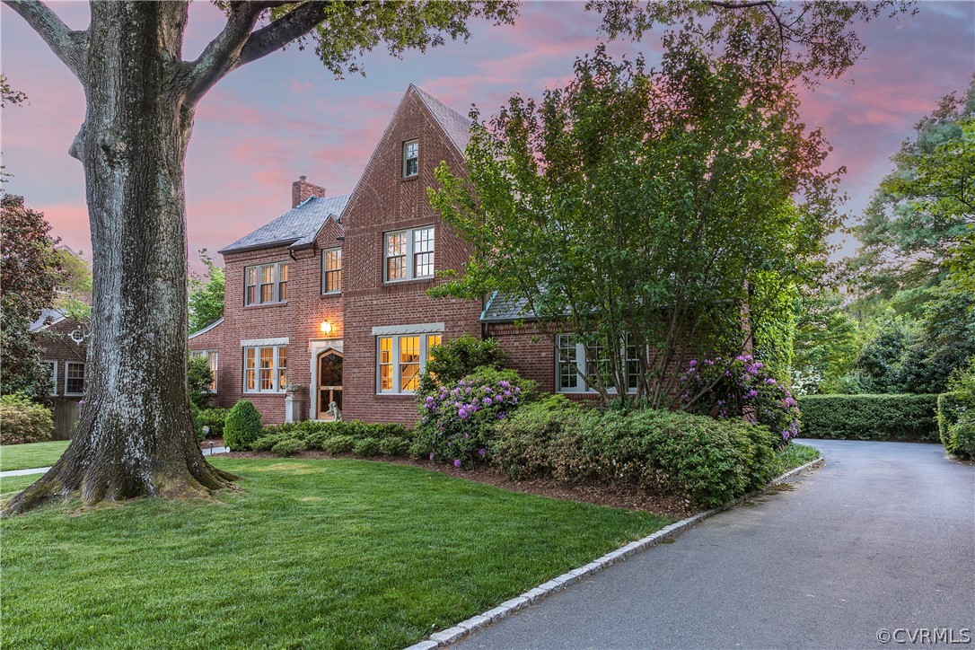 14 Roslyn Road Richmond, VA 23226 - Photo 48 of 49 a front view of a house with a yard