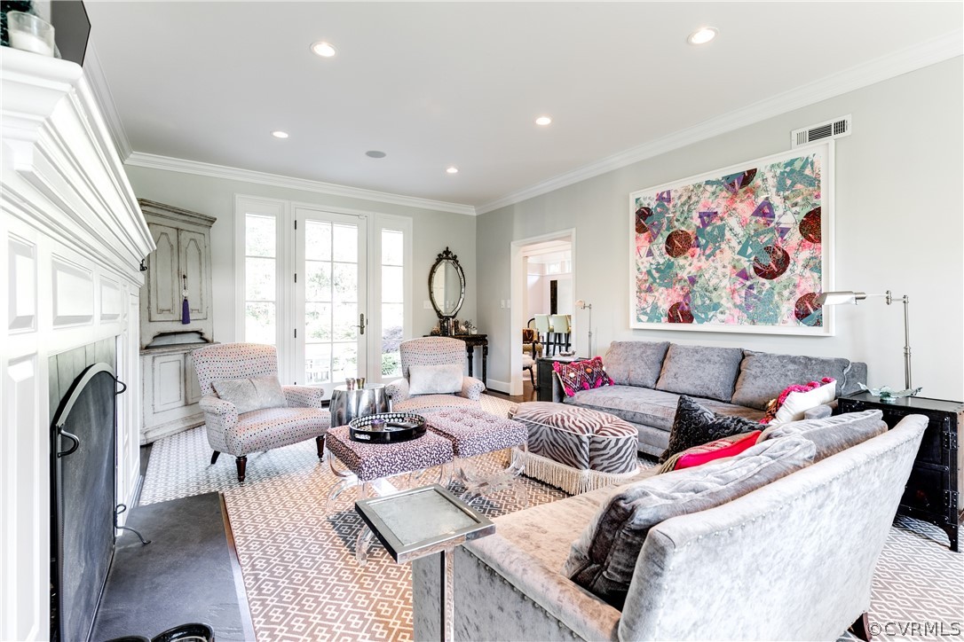 14 Roslyn Road Richmond, VA 23226 - Photo 8 of 49 a living room with furniture and a large window