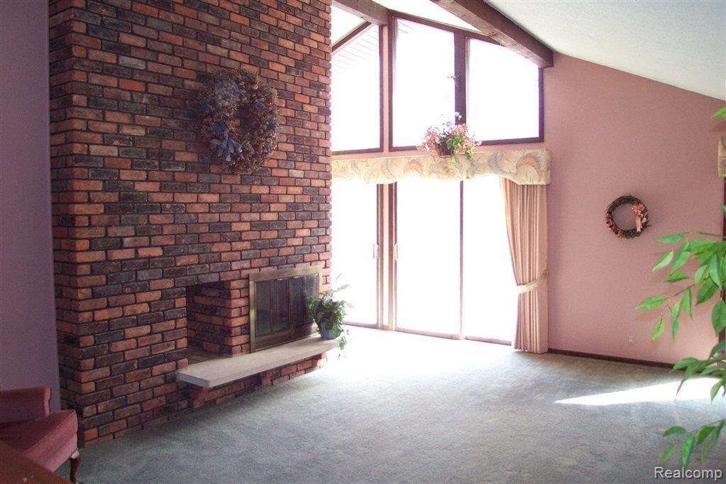 56492 Hayes Road Macomb, MI 48042 - Photo 5 of 18 Living Room