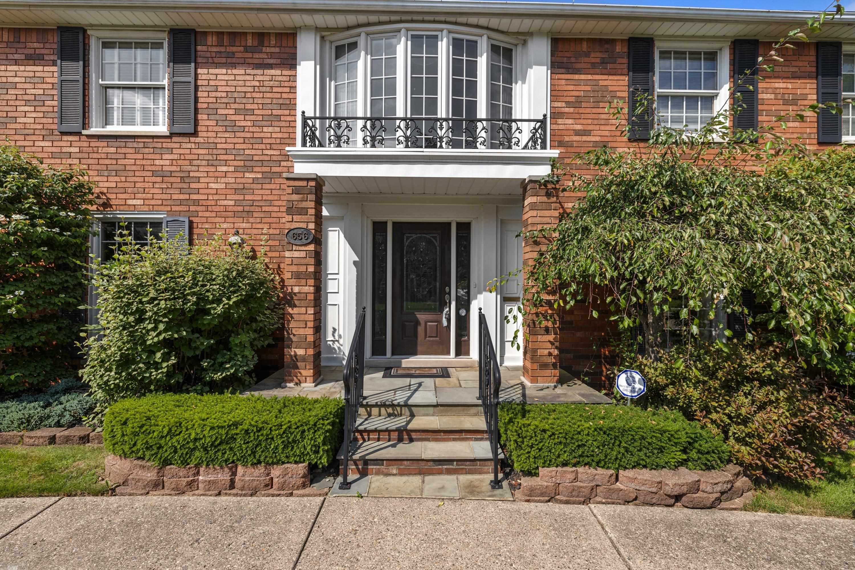 656 Canterbury Road Grosse Pointe Woods, MI 48236 - Photo 6 of 77