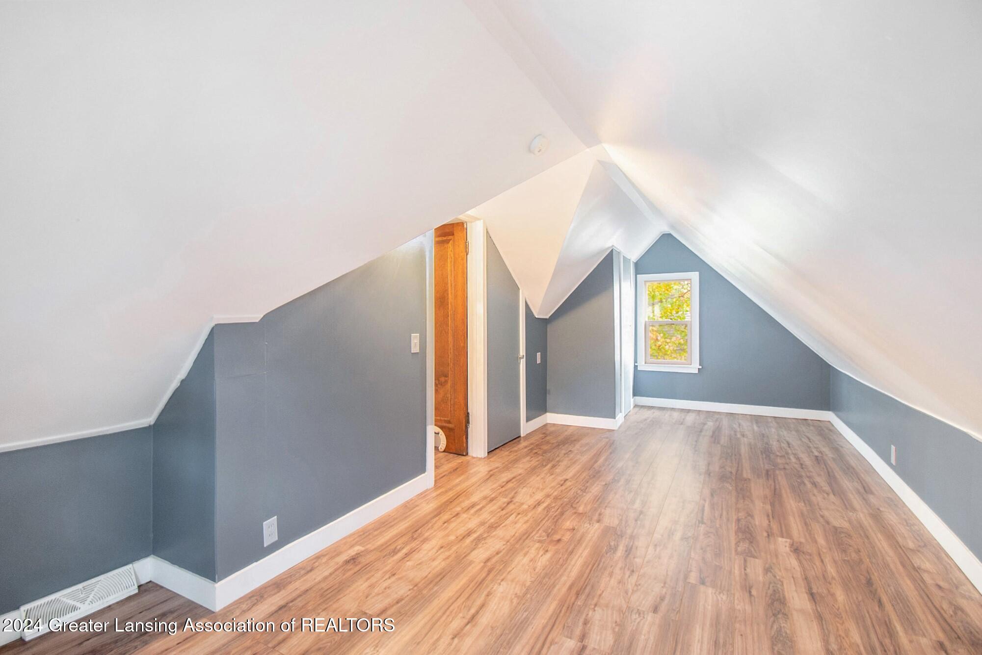408 Strathmore Road Lansing, MI 48910 - Photo 19 of 29 19
