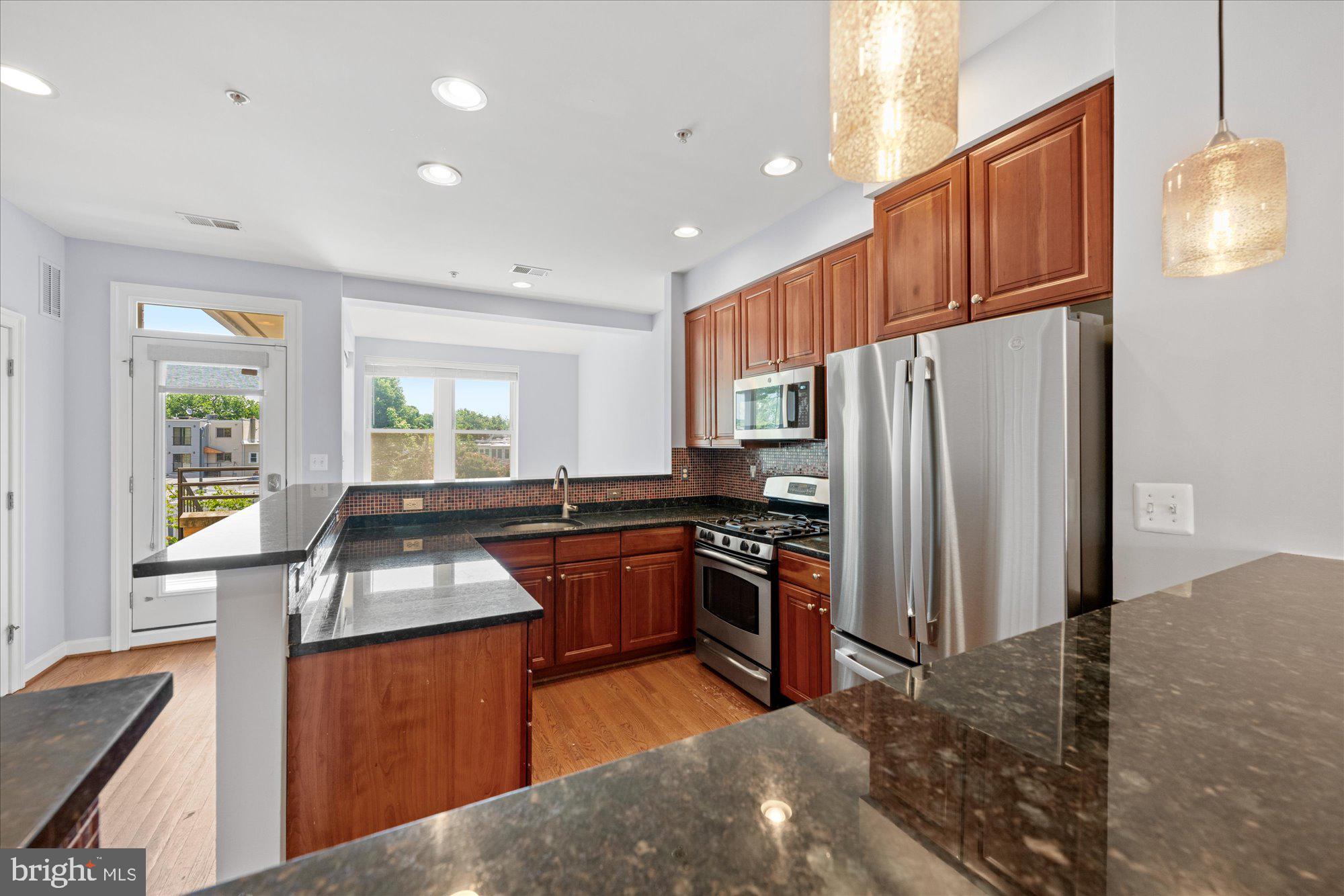 526 15th Street Southeast, Unit B Washington, DC 20003 - Photo 3 of 17 Gourmet Kitchen