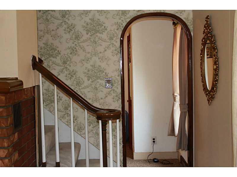 839 Gameland Road Chicora, PA 16025 - Photo 9 of 21 Entry/Foyer.