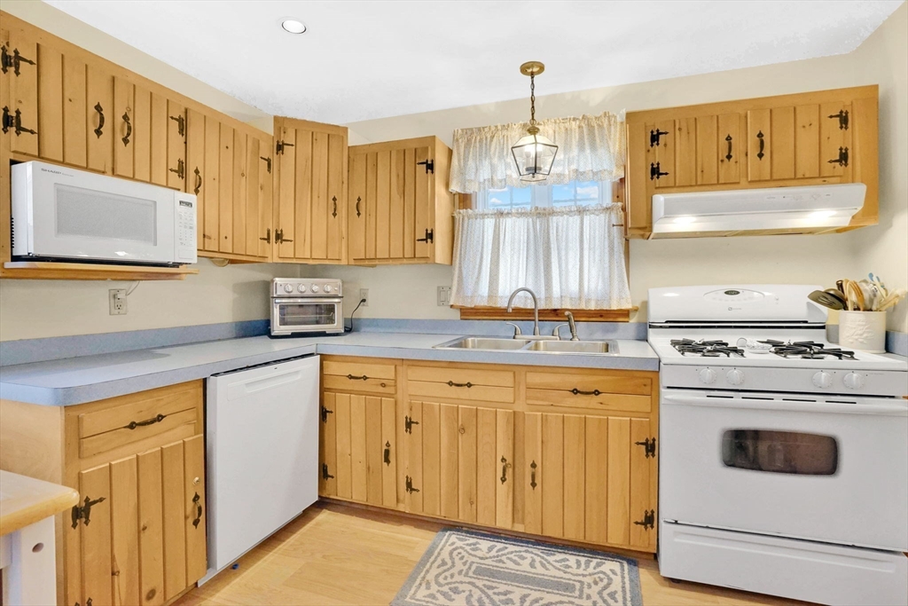 101 Ray Street Ludlow, MA 01056 - Photo 15 of 32