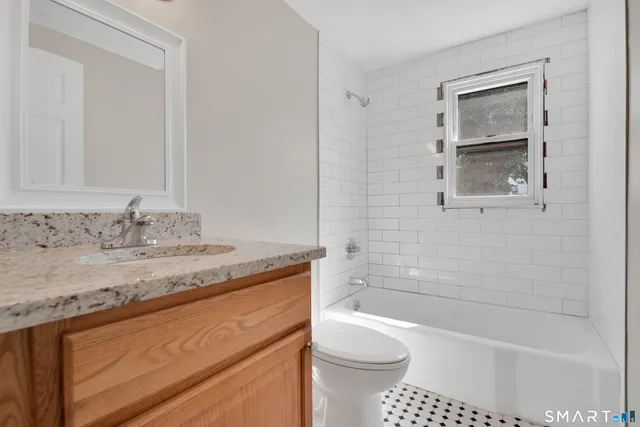 $1,195 | 353 A Main Street, Unit 204, East Hartford, CT 06118