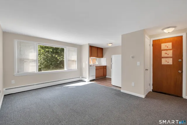 $1,195 | 353 A Main Street, Unit 204, East Hartford, CT 06118