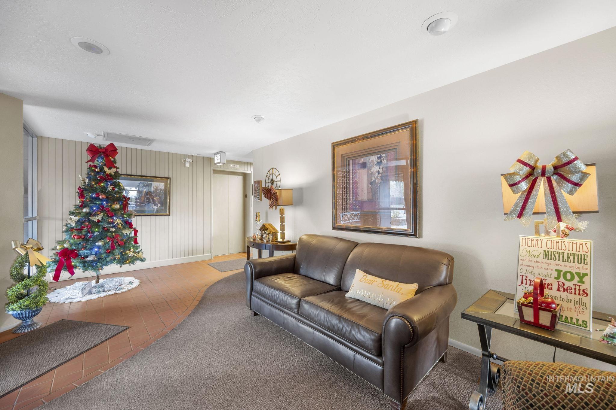 3701 West Crescent Rim Drive, Unit 103 Boise, ID 83706 - Photo 31 of 32 Seated area inside the front lobby.