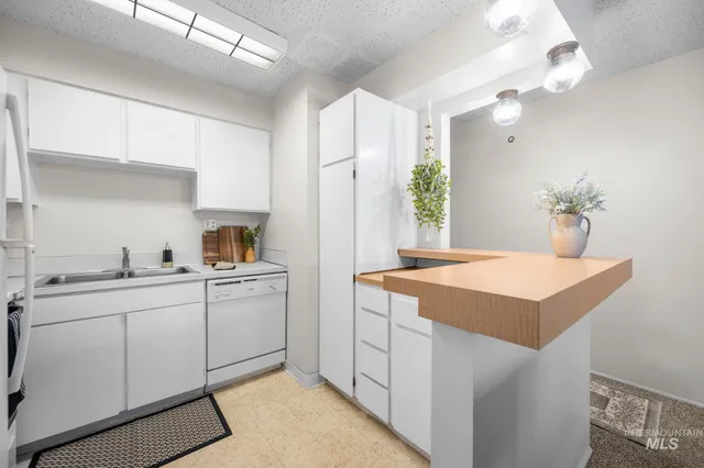 $300,000 | 3701 West Crescent Rim Drive, Unit 103, Boise, ID 83706