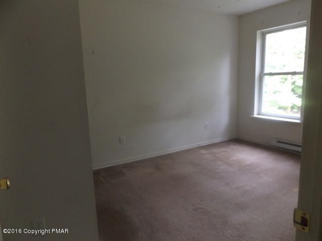 6155 Horatio Road Tobyhanna, PA 18466 - Photo 9 of 10 an empty room with a window