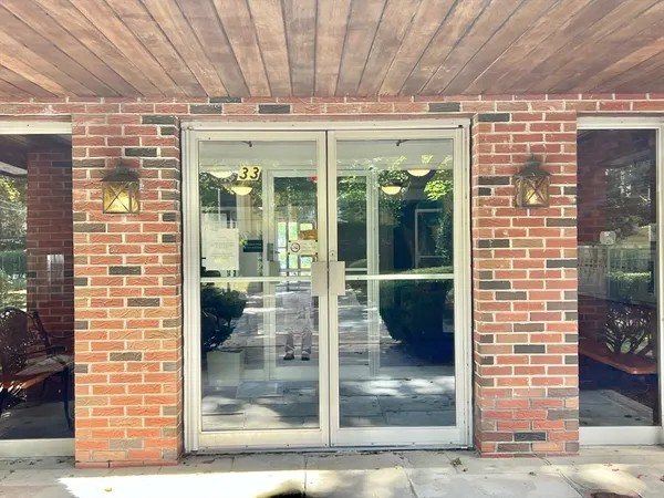 $2,800 | 33 Paul Street, Unit 14, Newton, MA 02459