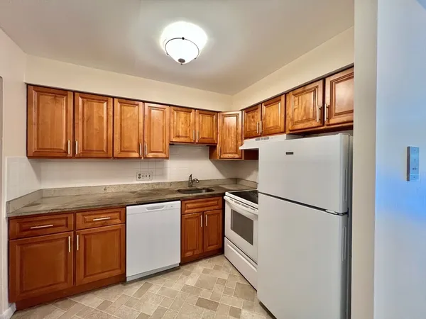 $2,800 | 33 Paul Street, Unit 14, Newton, MA 02459