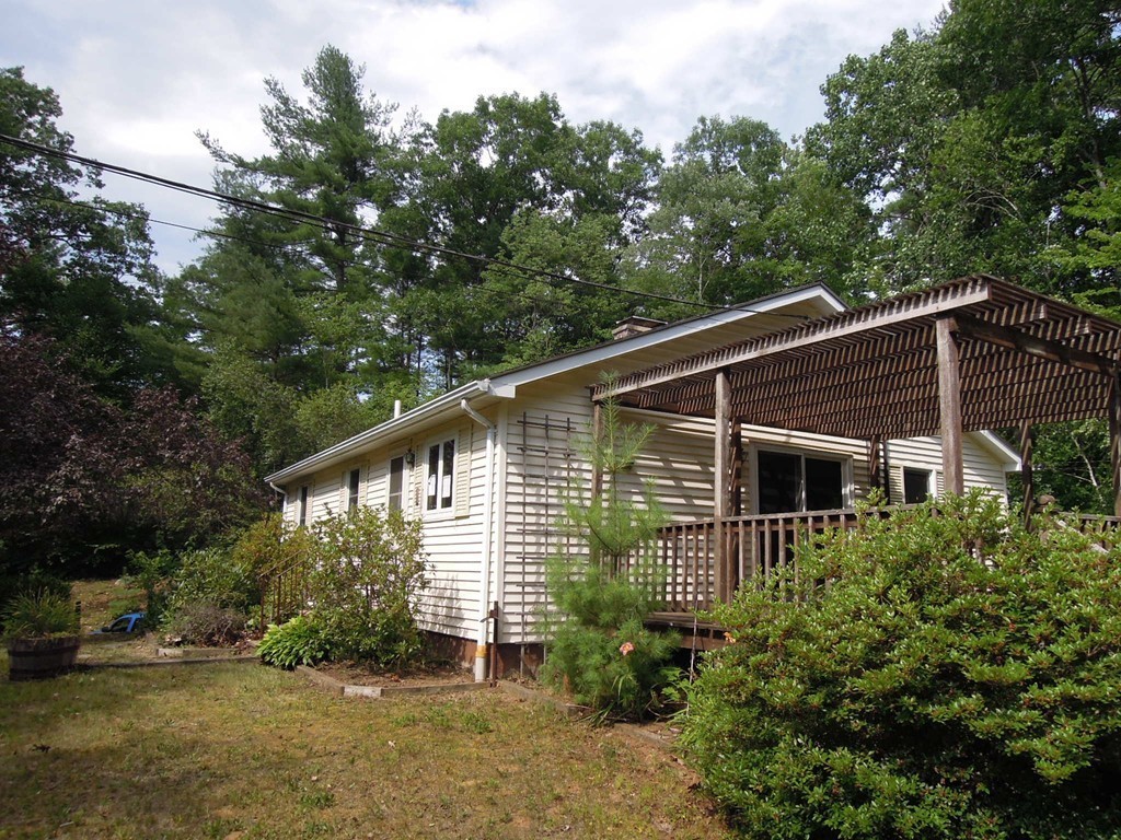 63 Madden Road West Brookfield, MA 01585 - Photo 4 of 18 Gallery Image 4