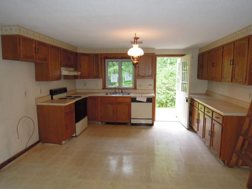 63 Madden Road West Brookfield, MA 01585 - Photo 8 of 18 Gallery Image 8