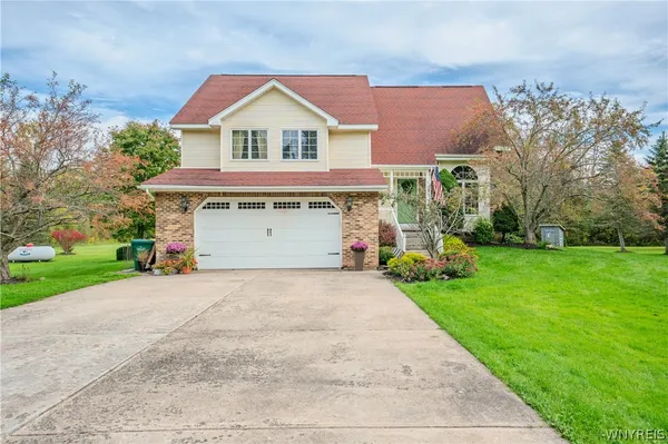 $489,900 | 6129 Crosby Road, Lockport Town, NY 14094