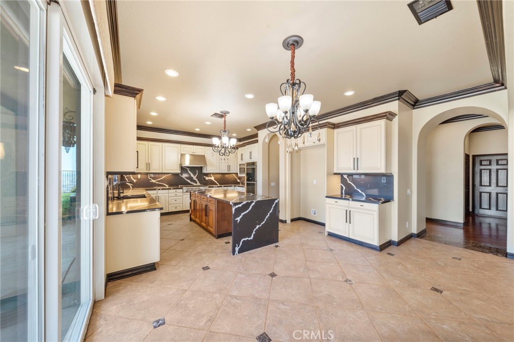 18301 Lakepointe Drive Riverside, CA 92503 - Photo 12 of 67