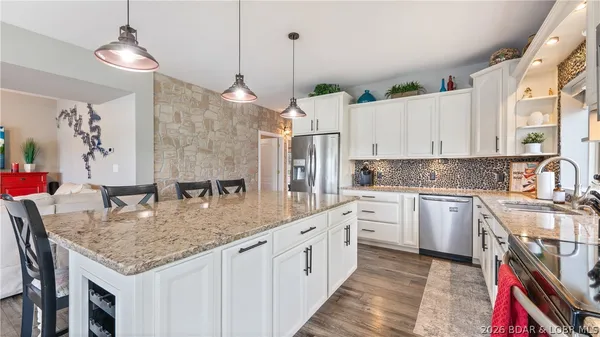 $1,500,000 | 6 County Road W-12T, Rocky Mount, MO 65072