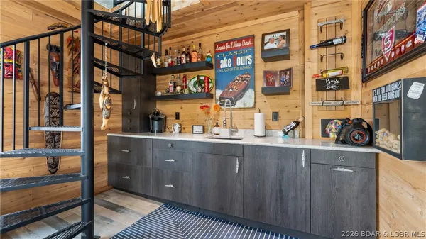 $1,500,000 | 6 County Road W-12T, Rocky Mount, MO 65072