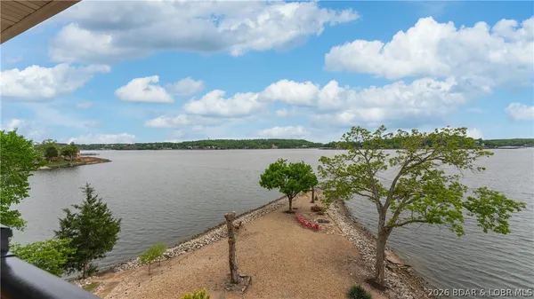 $1,500,000 | 6 County Road W-12T, Rocky Mount, MO 65072