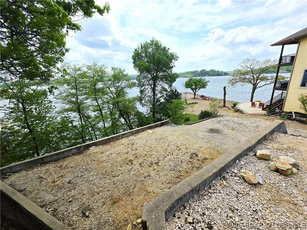 $1,500,000 | 6 County Road W-12T, Rocky Mount, MO 65072