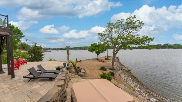 $1,500,000 | 6 County Road W-12T, Rocky Mount, MO 65072