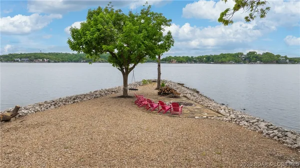 $1,500,000 | 6 County Road W-12T, Rocky Mount, MO 65072