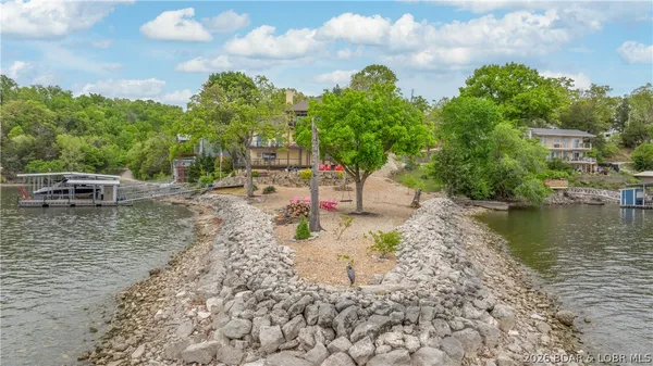 $1,500,000 | 6 County Road W-12T, Rocky Mount, MO 65072