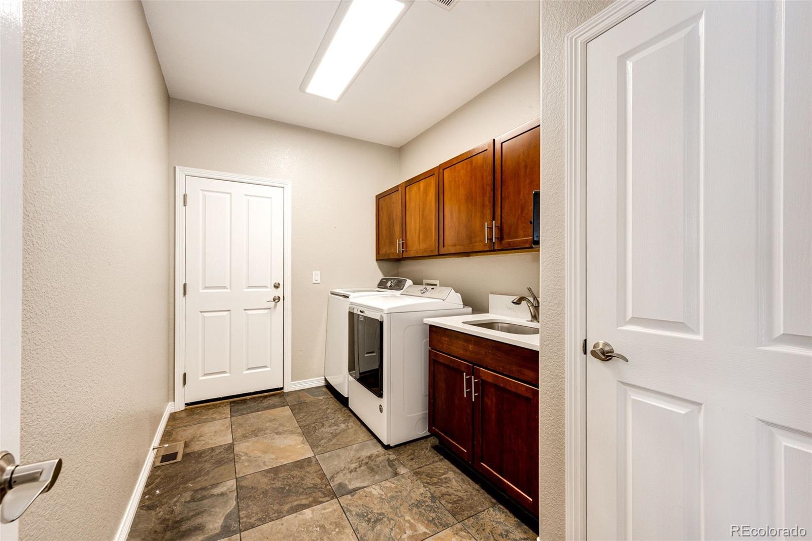 10914 Valleybrook Circle Highlands Ranch, CO 80130 - Photo 18 of 44