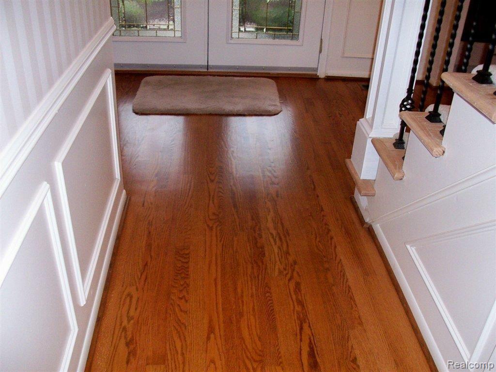 716 Bridgestone Drive Rochester, MI 48309 - Photo 4 of 23 Bridgestone hardwood fls.jpg