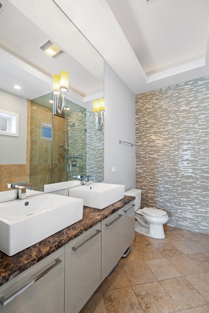903 North Honore Street, Unit 2 Chicago, IL 60622 - Photo 11 of 19