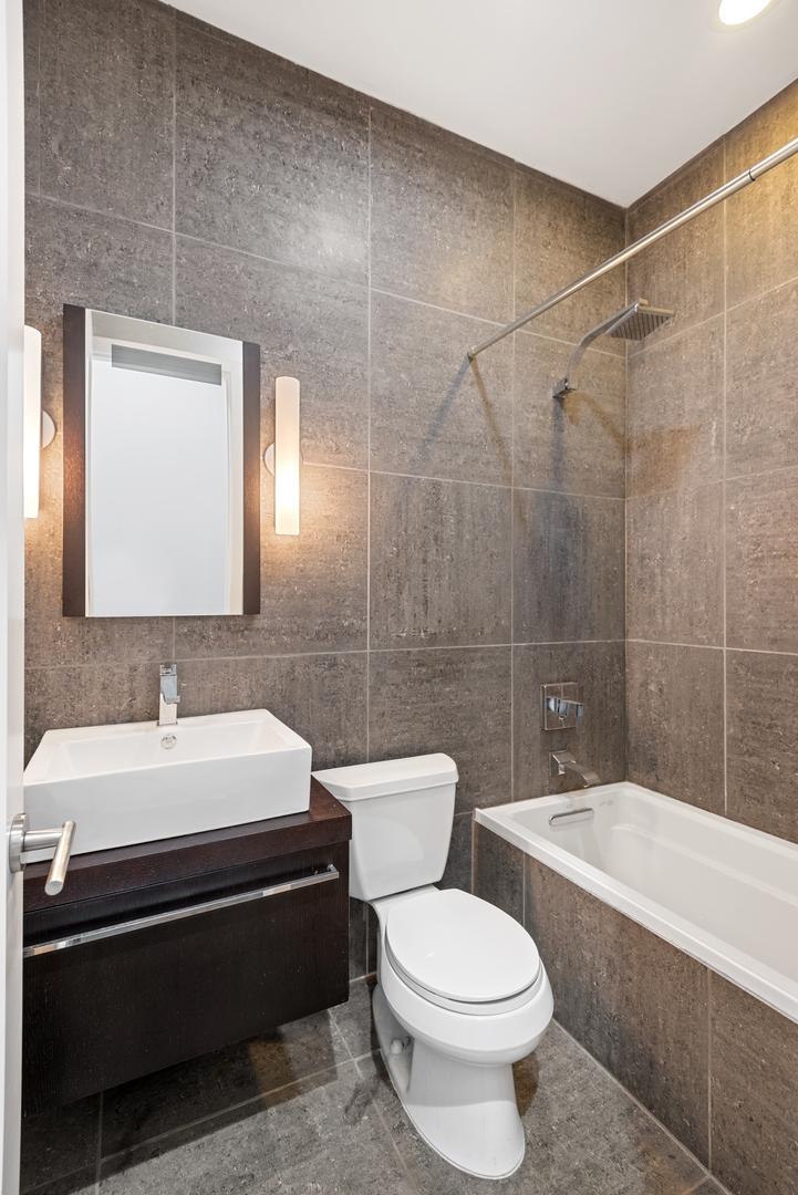903 North Honore Street, Unit 2 Chicago, IL 60622 - Photo 15 of 19