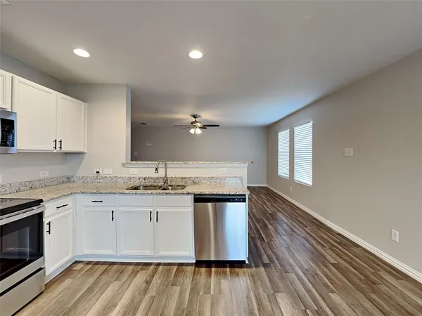 $1,955 | 12613 Carpenter Lane, Rhome, TX 76078