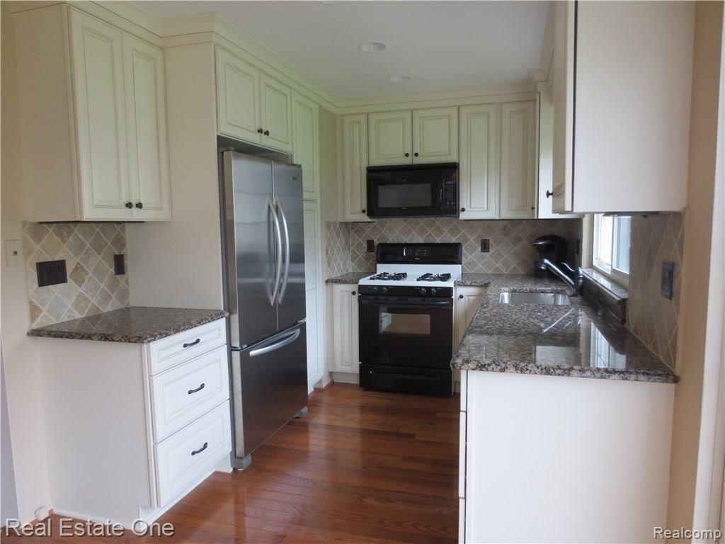 1295 Lamplighter Lane, Unit 75 Rochester Hills, MI 48306 - Photo 7 of 23