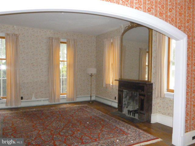 16129 York Road Sparks, MD 21152 - Photo 22 of 30 Living Room