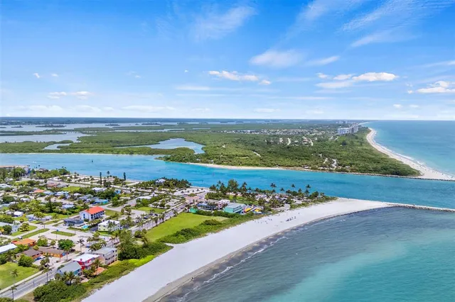 a view of a livingroom with furniture