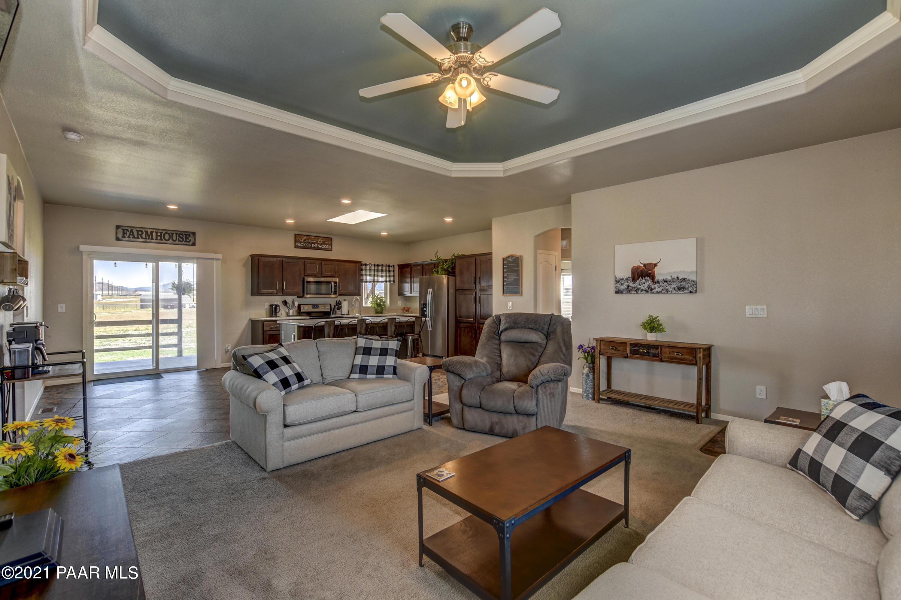 12301 North Poquito Valley Road Prescott Valley, AZ 86315 - Photo 3 of 31 a living room with furniture