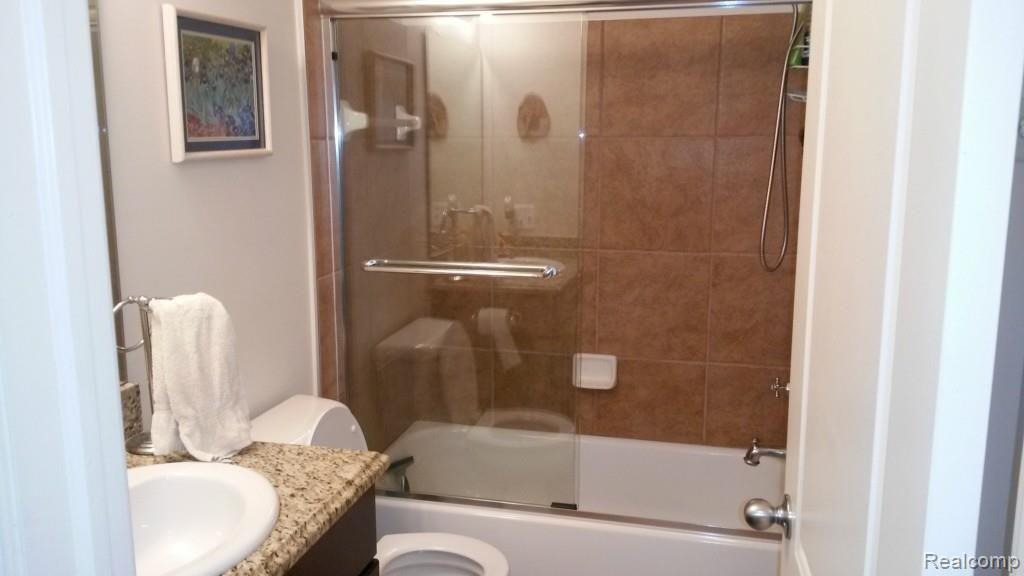 21154 Gill Road Farmington Hills, MI 48335 - Photo 31 of 37