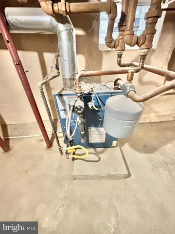 a picture of water heater on a floor