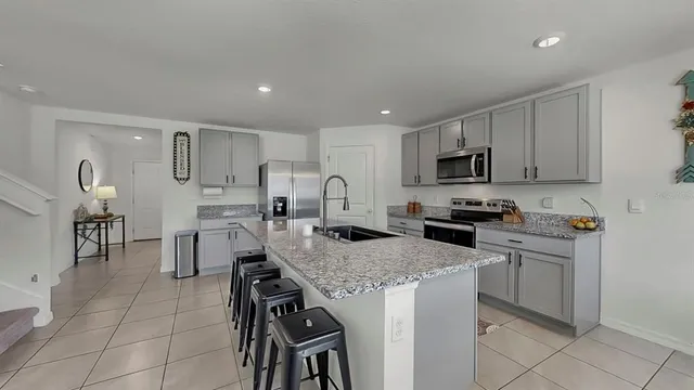 $425,000 | 3293 Silver Date Drive, Wimauma, FL 33598